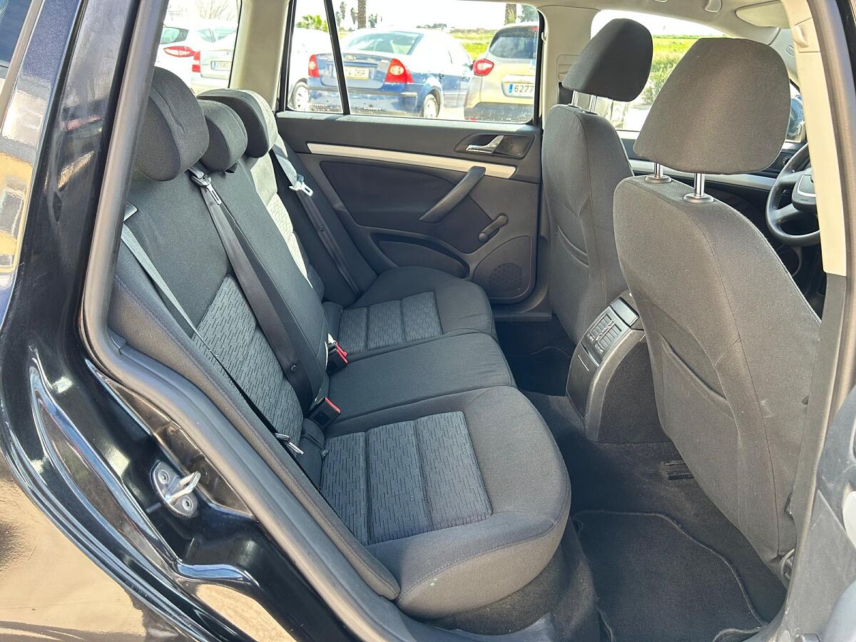 SKODA OCTAVIA AMBIENTE ESTATE 1.6 TDI AUTO SPANISH LHD IN SPAIN 80000 MILES 2011